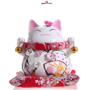 Maneki Neko - afortunado japonés del gato de porcelana con dos campanas