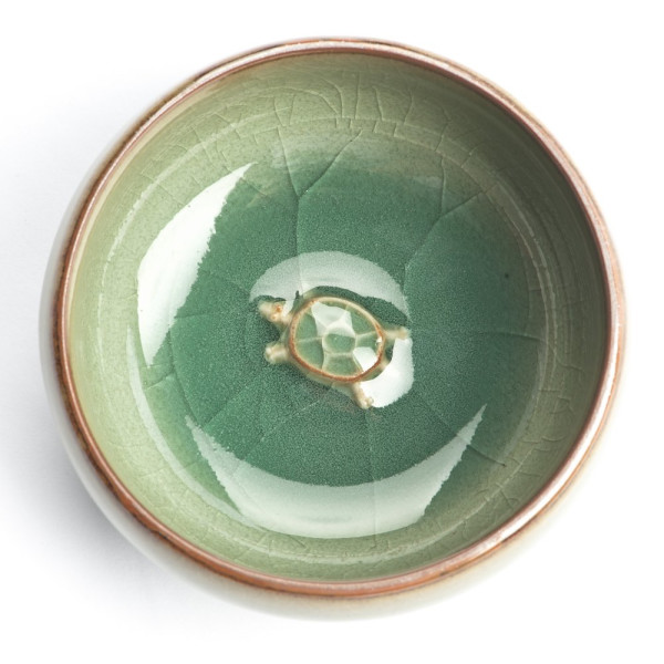 Cuenco de té asiático "Charms", celadón con estructura craquelé - motivo "Tortuga"