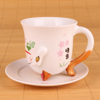 Maneki-neko-Tasse im Design der japanischen Glückskatze