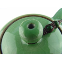 Chinesische Teekanne, Seladon-Porzellan mit Craquelé-Struktur