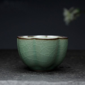 Ciotola da tè asiatica "Calyx", celadon con struttura craquelé
